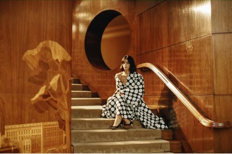 Video: Jessie Ware – “Alone”